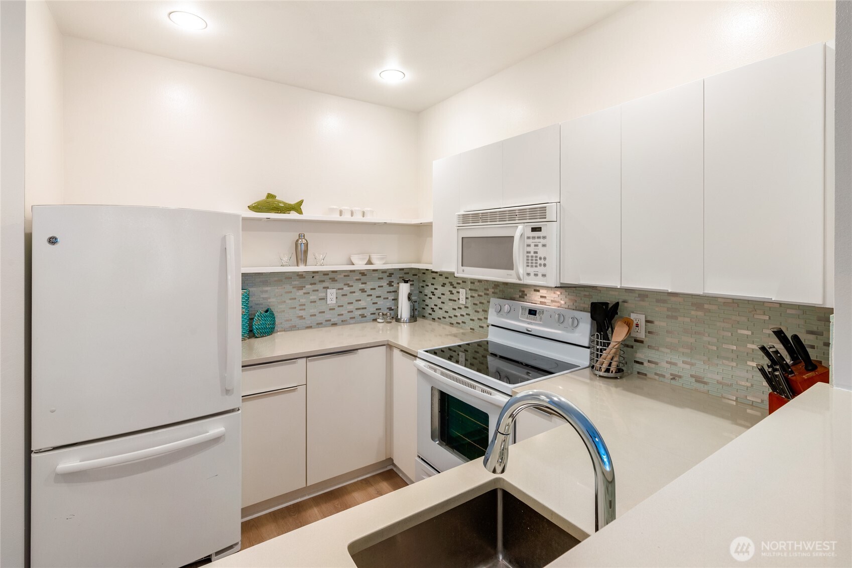 2415 2nd Avenue, Unit 432 Seattle, WA 98121 - Photo 15 of 36