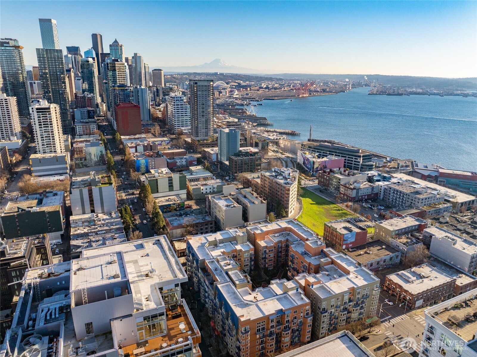 2415 2nd Avenue, Unit 432 Seattle, WA 98121 - Photo 2 of 36