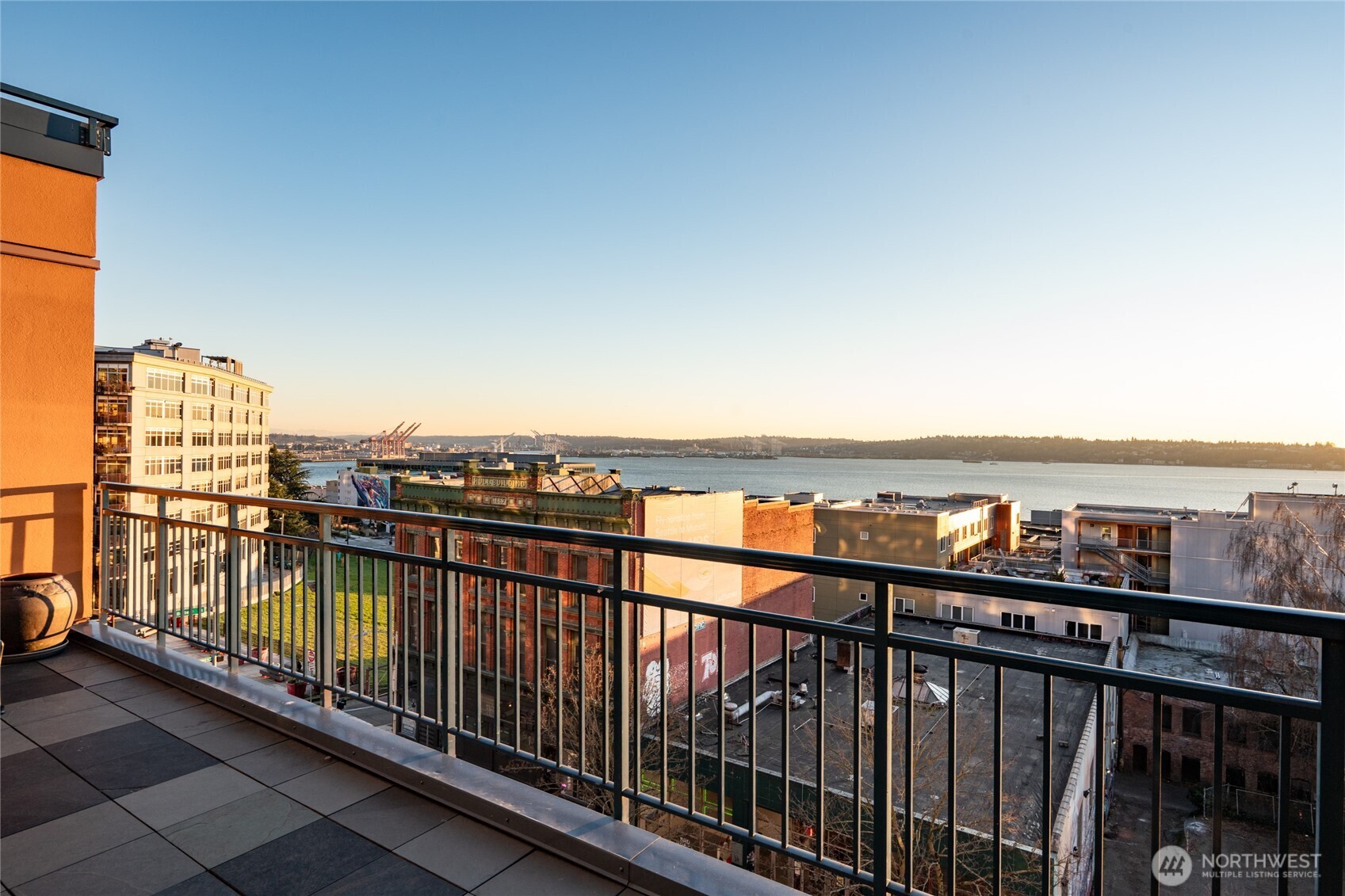 2415 2nd Avenue, Unit 432 Seattle, WA 98121 - Photo 29 of 36