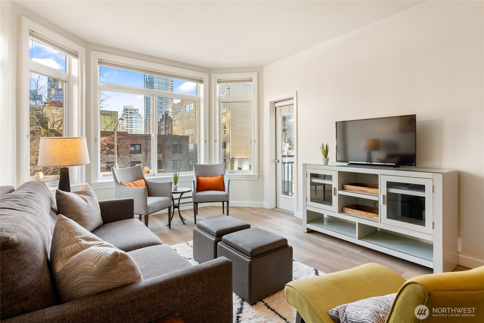 2415 2nd Avenue, Unit 432 Seattle, WA 98121 - Photo 4 of 36