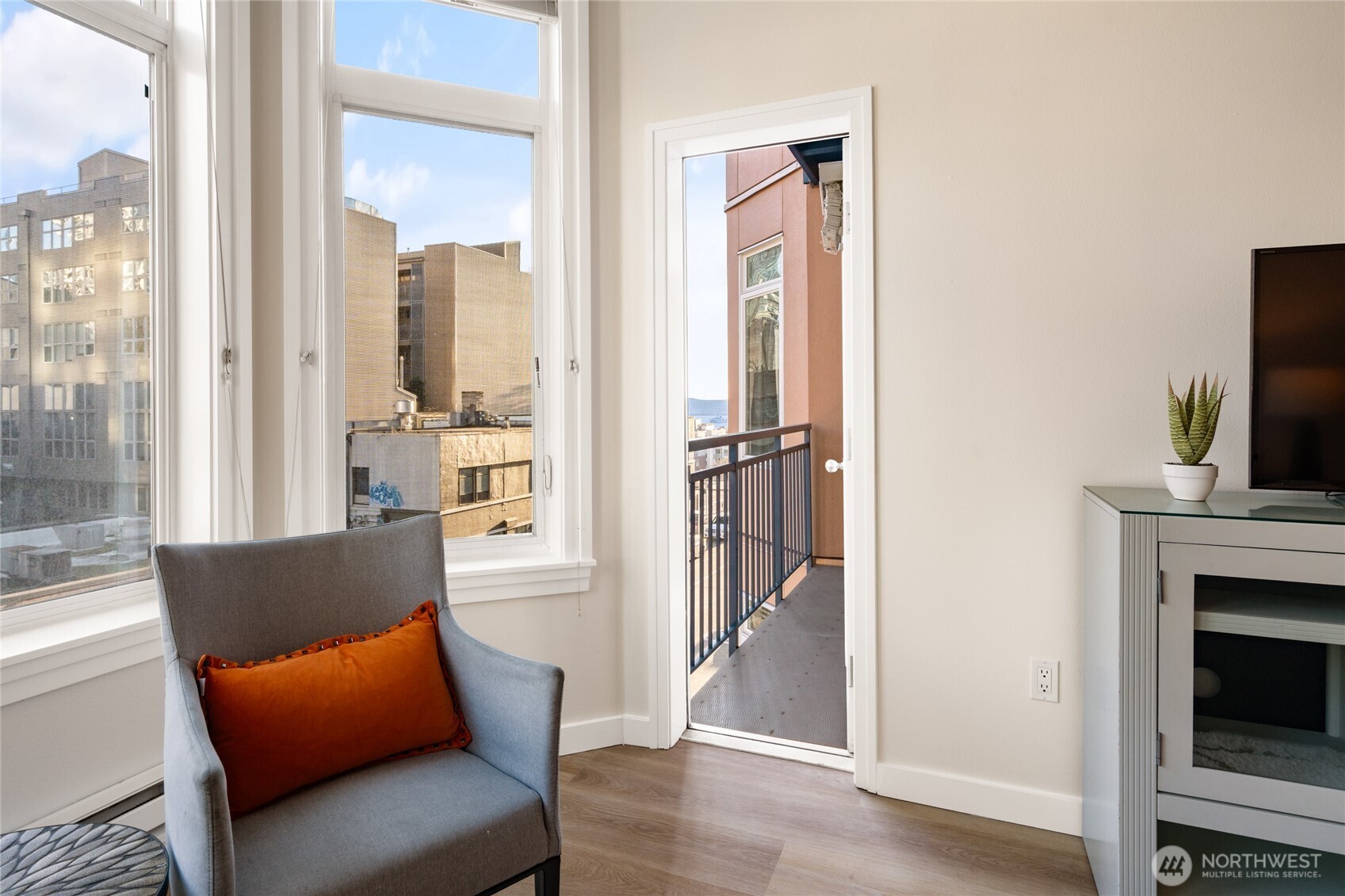 2415 2nd Avenue, Unit 432 Seattle, WA 98121 - Photo 7 of 36