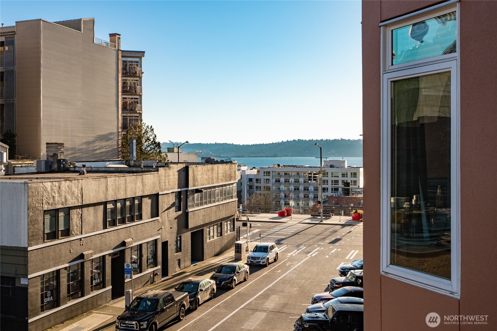 2415 2nd Avenue, Unit 432 Seattle, WA 98121 - Photo 8 of 36
