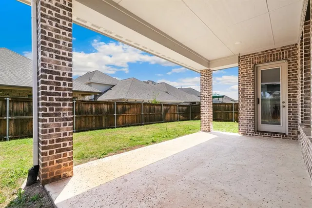 a view of a backyard of the house