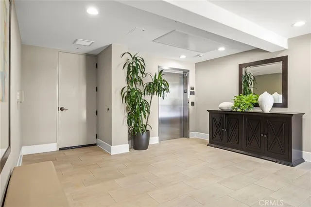 $1,995,000 | 23500 Park Sorrento, Unit H32, Calabasas, CA 91302