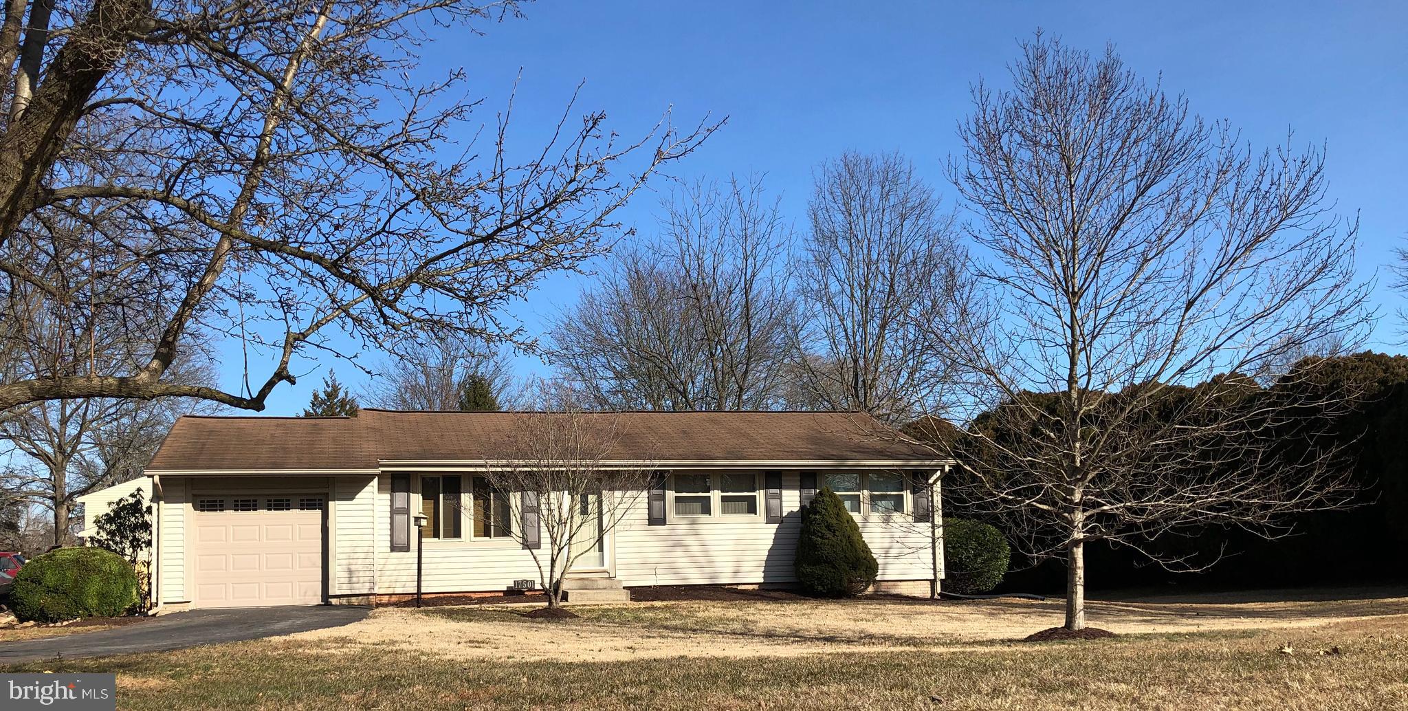 17501 Collier Circle Poolesville, MD 20837 - Photo 2 of 34 Close up of front