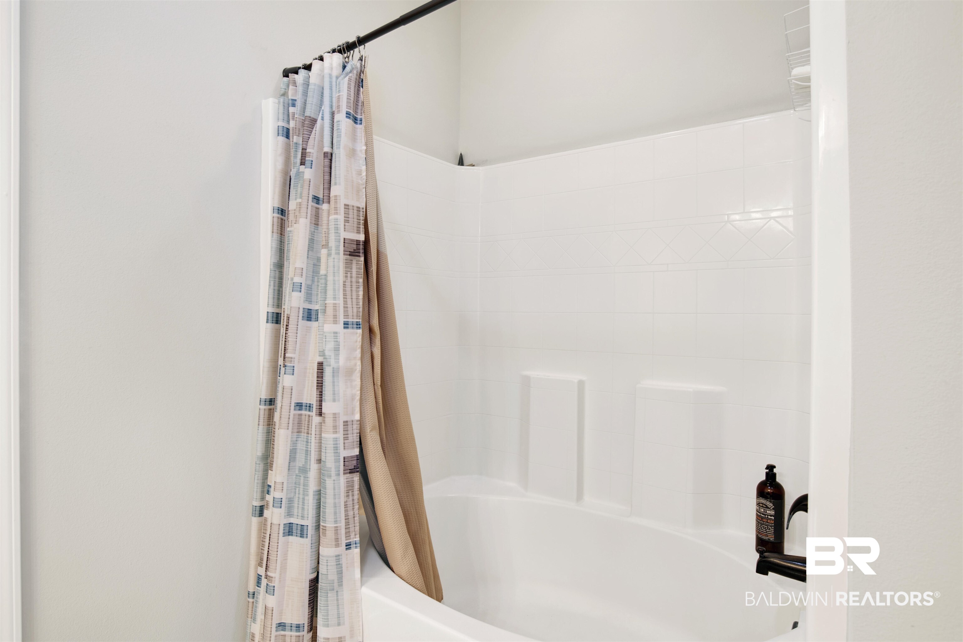 21105 Zinfandel Lane Silverhill, AL 36576 - Photo 19 of 33 Primary Bath Garden Tub