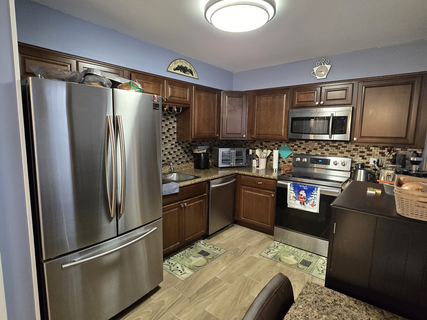 161 West Elk Trail, Unit 263 Carol Stream, IL 60188 - Photo 4 of 14 a kitchen with a refrigerator sink and microwave