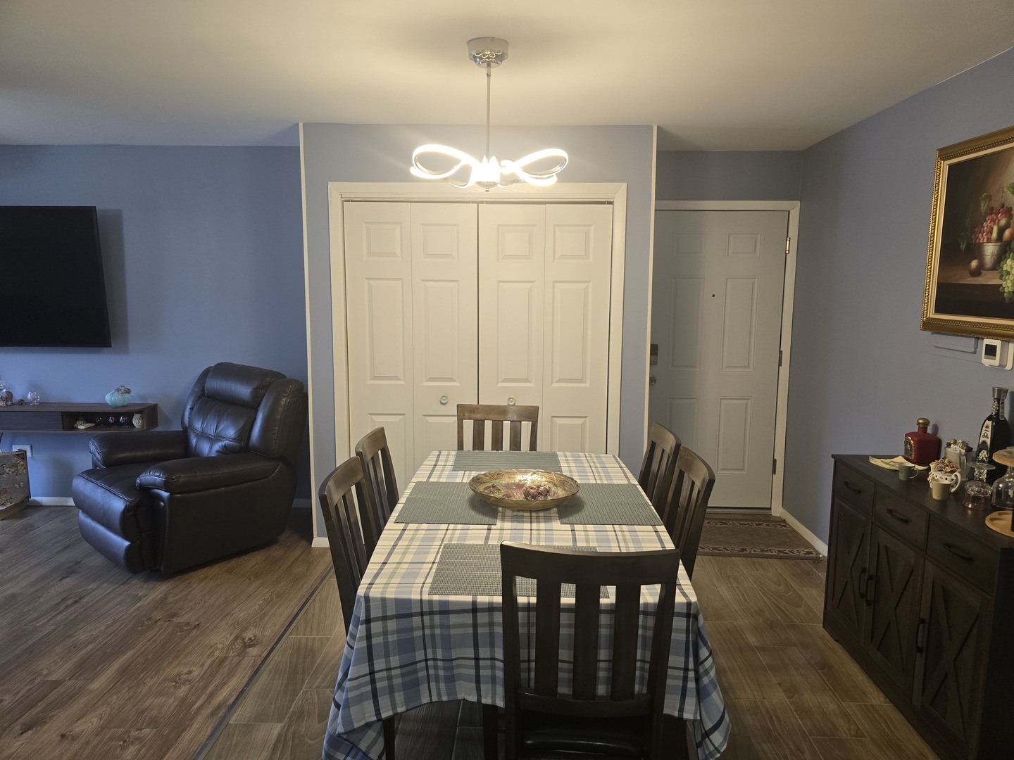 161 West Elk Trail, Unit 263 Carol Stream, IL 60188 - Photo 6 of 14 a view of a a dining room with furniture window and wooden floor
