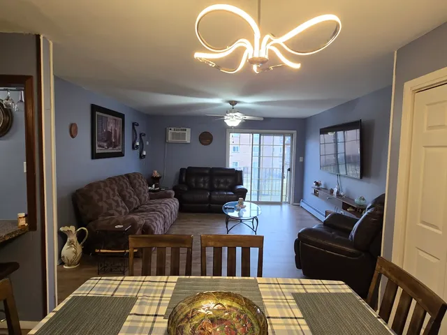 $209,000 | 161 West Elk Trail, Unit 263, Carol Stream, IL 60188