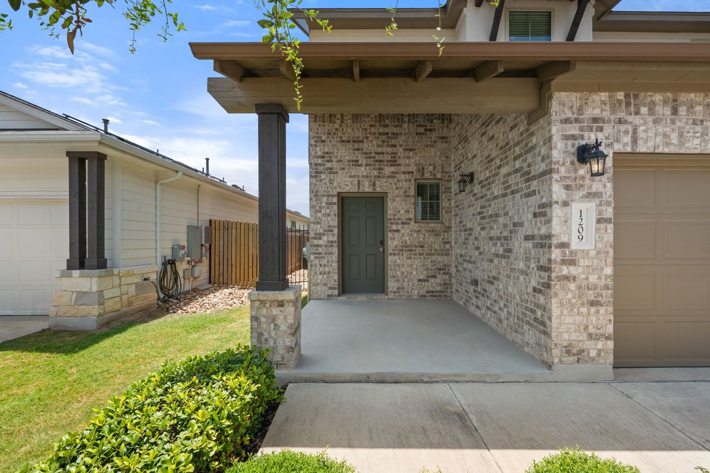 1209 Falconer Way Austin, TX 78748 - Photo 4 of 26