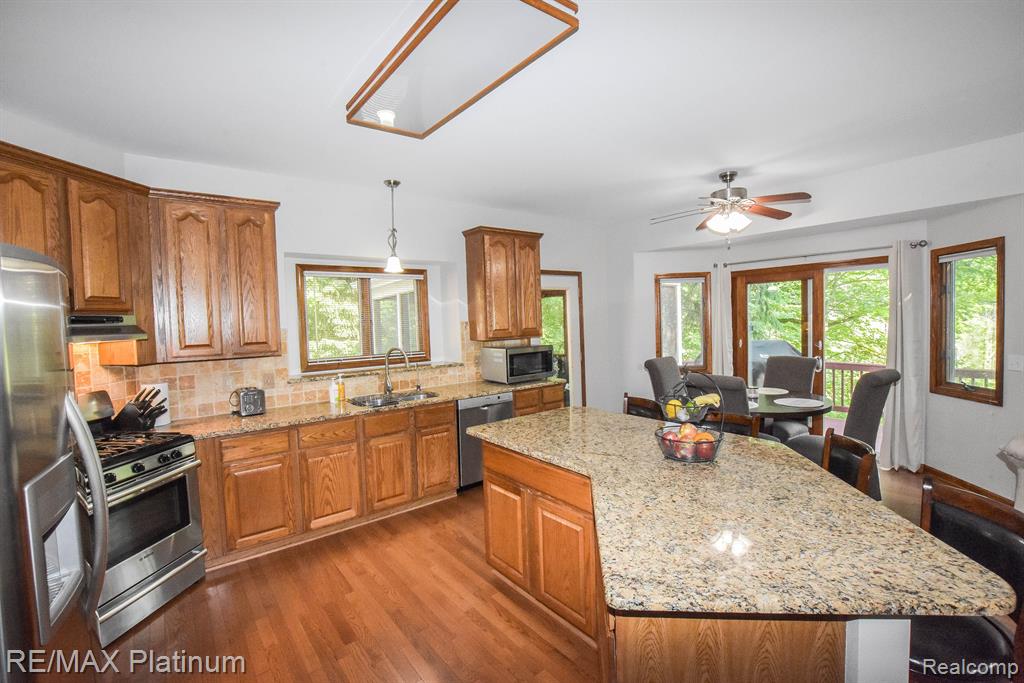 7976 Lee Road Brighton, MI 48116 - Photo 10 of 54