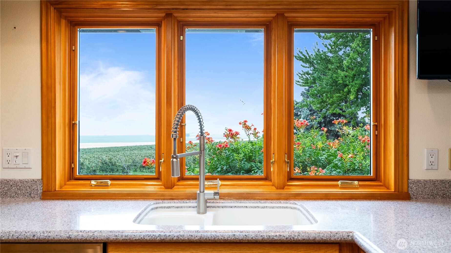 31 Rangeview Road Othello, WA 99344 - Photo 15 of 40 a view of a porch with a floor to ceiling window and outside view