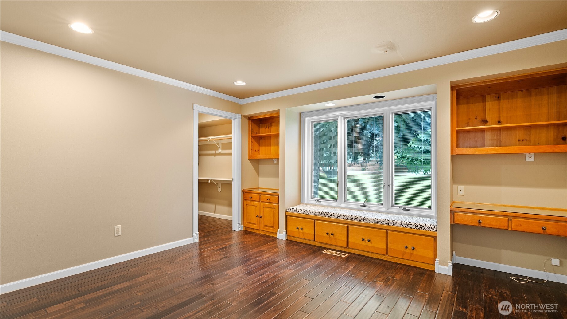 31 Rangeview Road Othello, WA 99344 - Photo 17 of 40 an empty room with wooden floor and windows