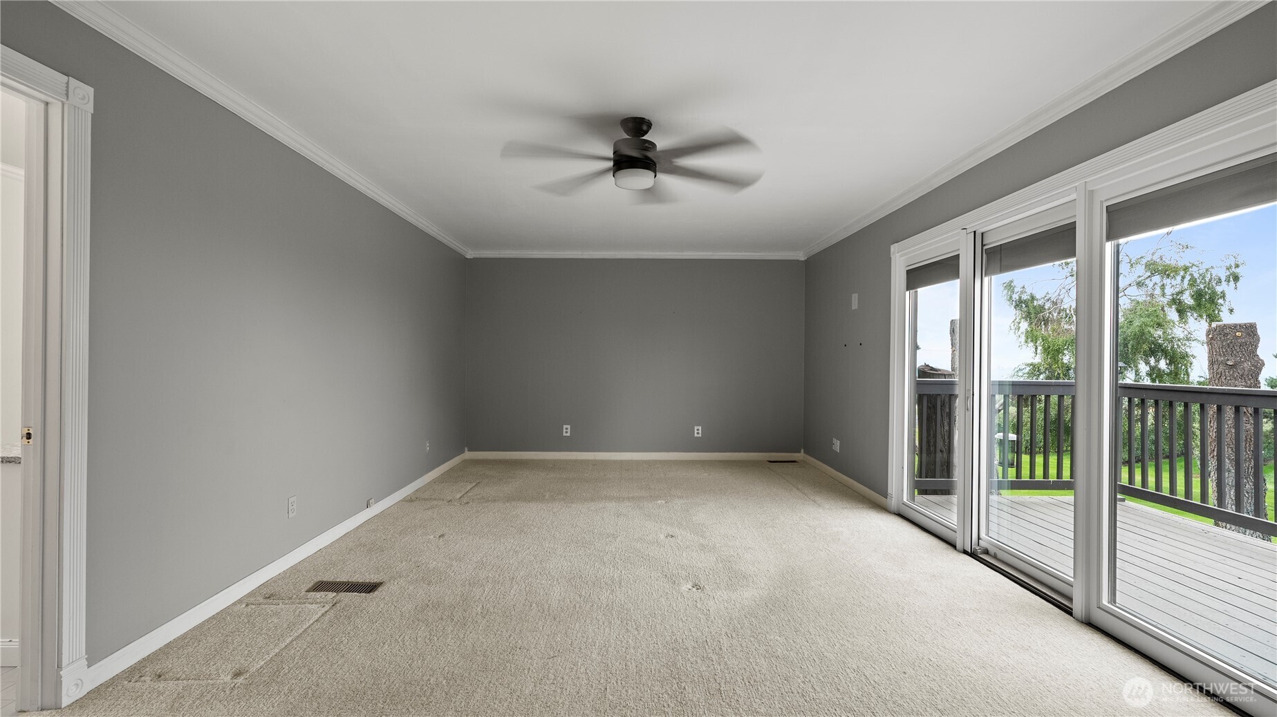 31 Rangeview Road Othello, WA 99344 - Photo 18 of 40 an empty room with a ceiling fan and windows
