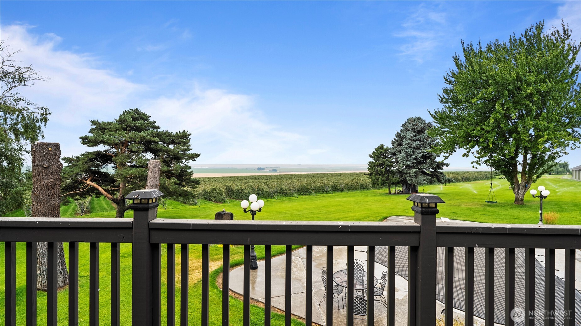 31 Rangeview Road Othello, WA 99344 - Photo 31 of 40 a view of a balcony with an outdoor space
