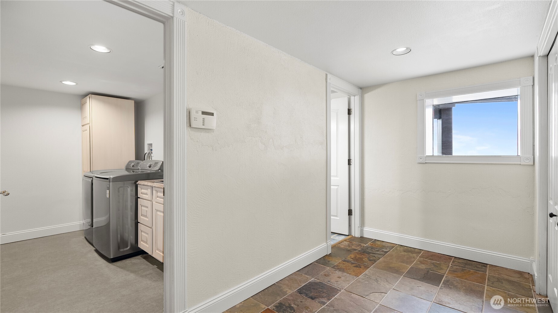 31 Rangeview Road Othello, WA 99344 - Photo 38 of 40 a view of an empty room with closet and a window