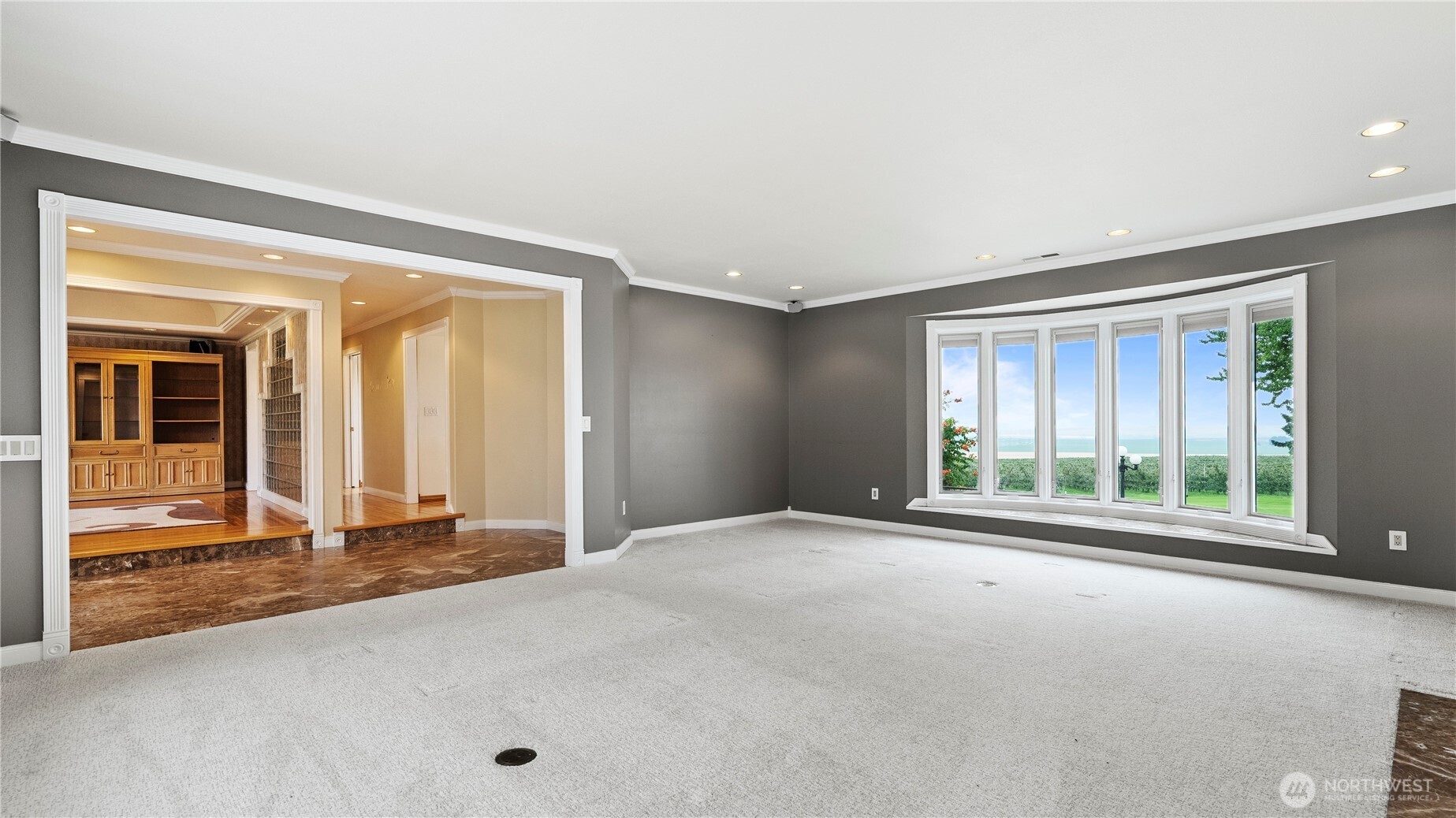 31 Rangeview Road Othello, WA 99344 - Photo 8 of 40 a view of an empty room with a window