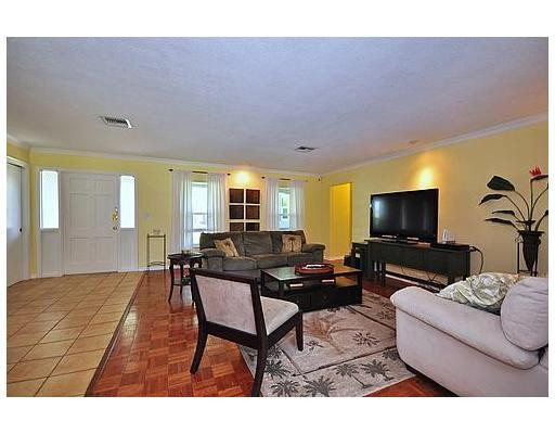 1000 Southwest 13th Place Boca Raton, FL 33486 - Photo 17 of 23 Living Room