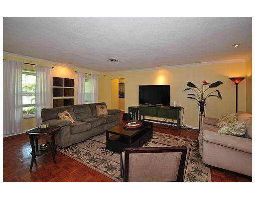 1000 Southwest 13th Place Boca Raton, FL 33486 - Photo 3 of 23 Living Room