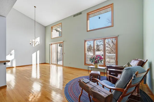 $375,000 | 6733 West 82nd Street, Bloomington, MN 55438