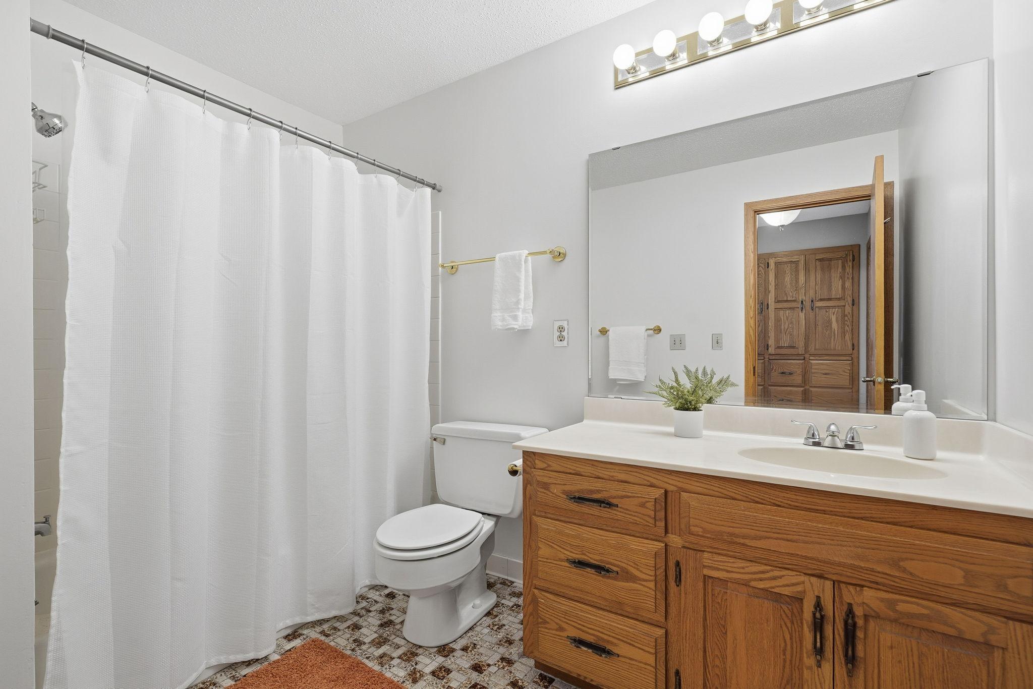 6733 West 82nd Street Bloomington, MN 55438 - Photo 19 of 33