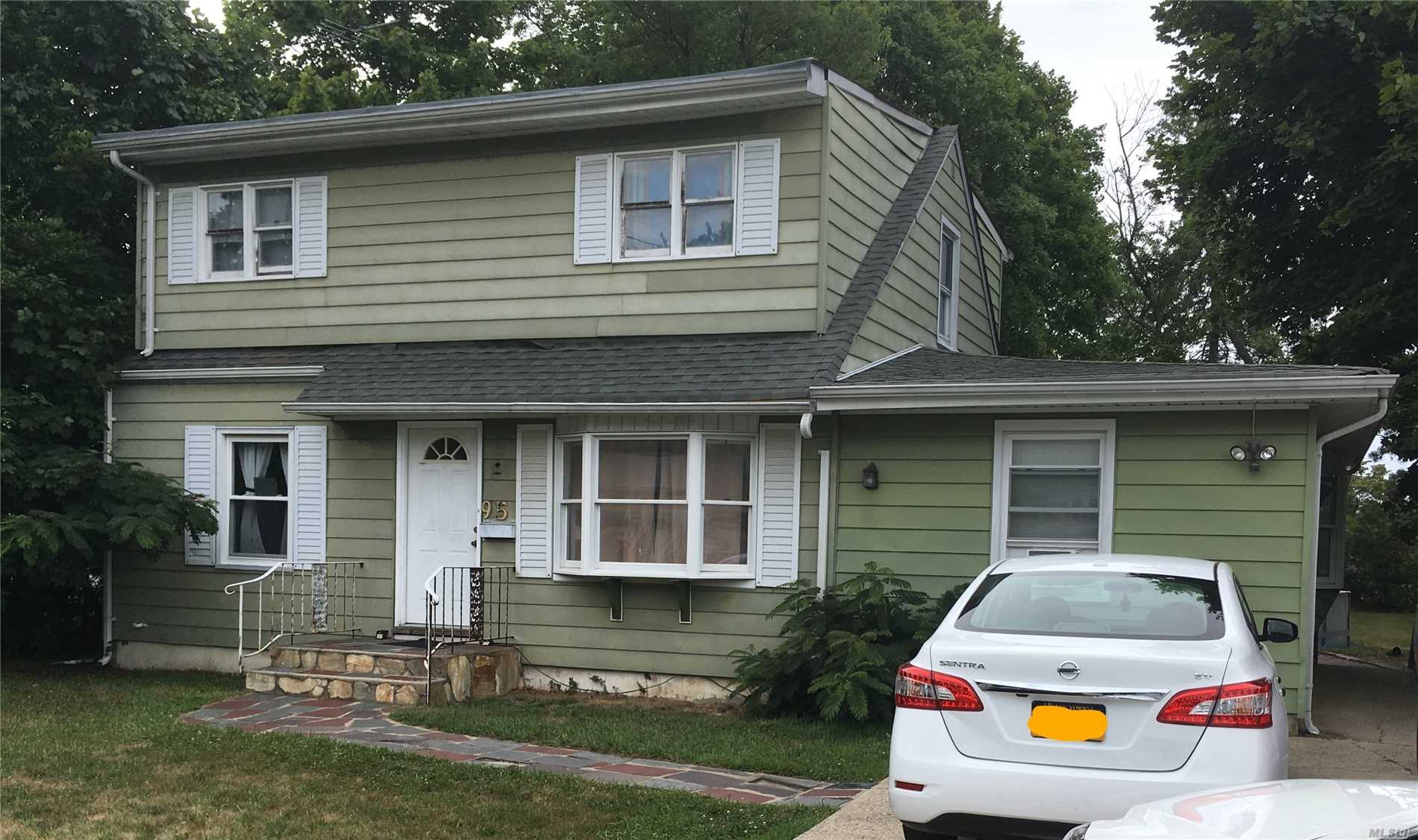 95 Heathcote Road Lindenhurst, NY 11757 - Photo 1 of 1 Gallery Image 1