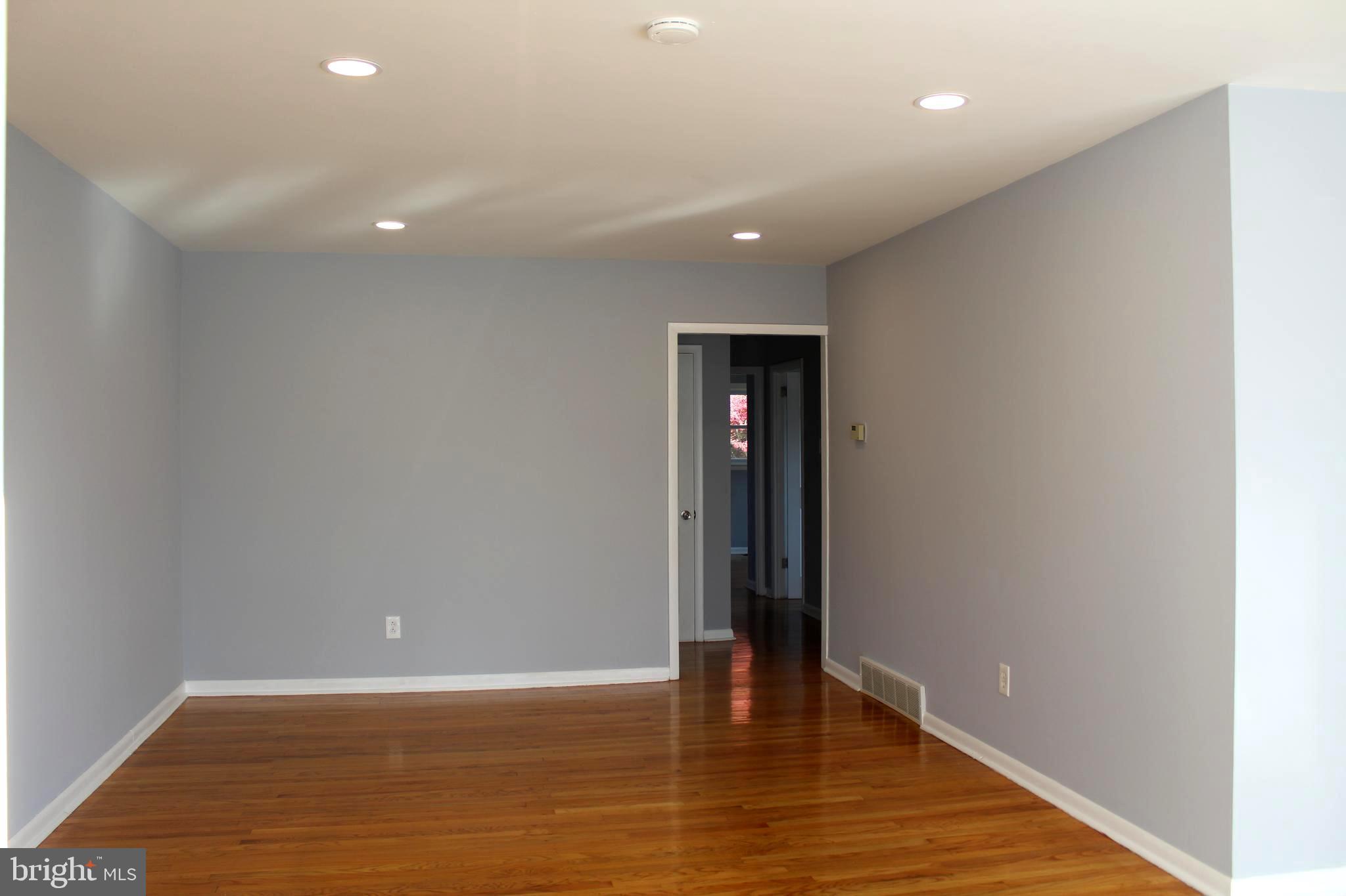 1019 Surrey Road Philadelphia, PA 19115 - Photo 5 of 31