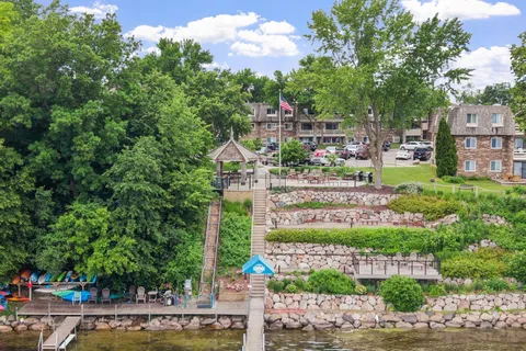 $159,900 | 4407 Wilshire Boulevard, Unit 305, Mound, MN 55364