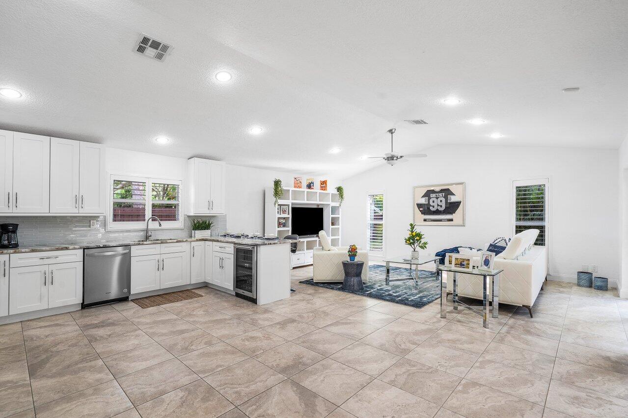 2898 Northwest 24th Terrace Boca Raton, FL 33431 - Photo 9 of 32 011-2898Northwest24thTerrace-BocaRaton-F