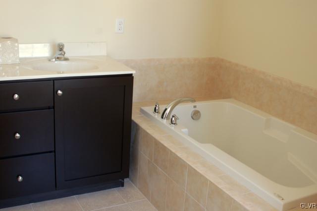 2227 Rising Hill Road Whitehall, PA 18052 - Photo 12 of 13 Gallery Image 12
