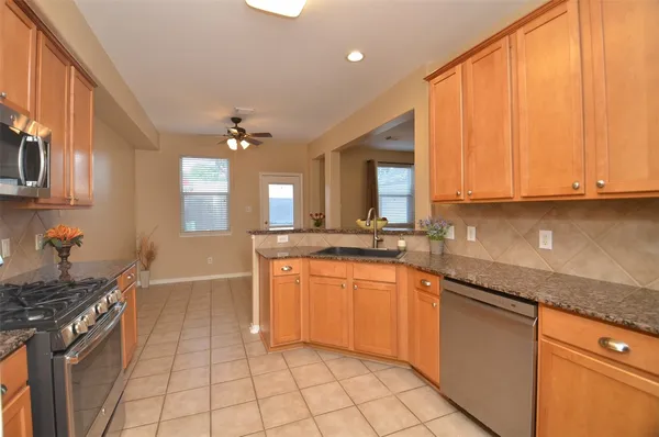 $2,400 | 2911 Meadowglen Cove, Houston, TX 77082