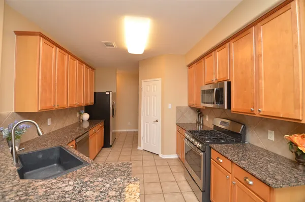 $2,400 | 2911 Meadowglen Cove, Houston, TX 77082