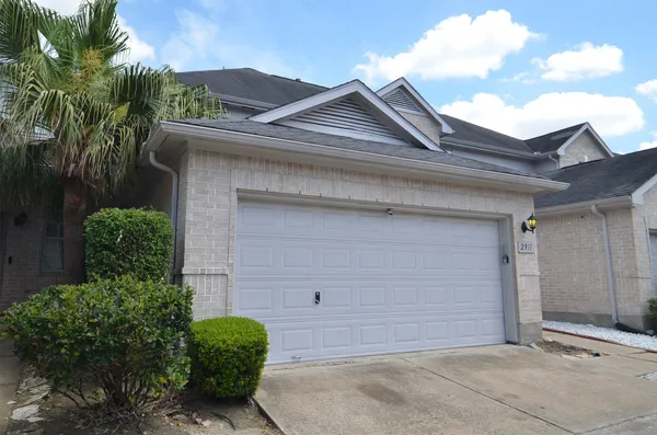 $2,400 | 2911 Meadowglen Cove, Houston, TX 77082
