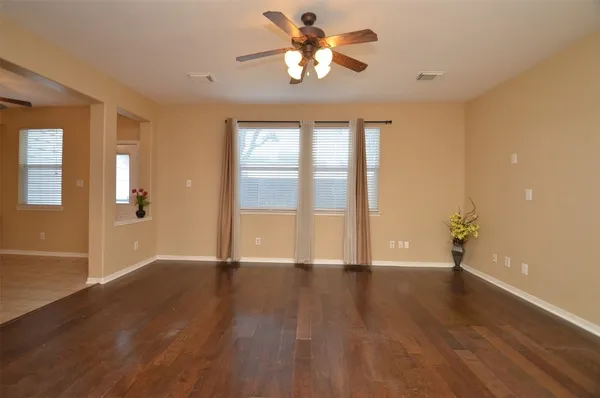 $2,400 | 2911 Meadowglen Cove, Houston, TX 77082