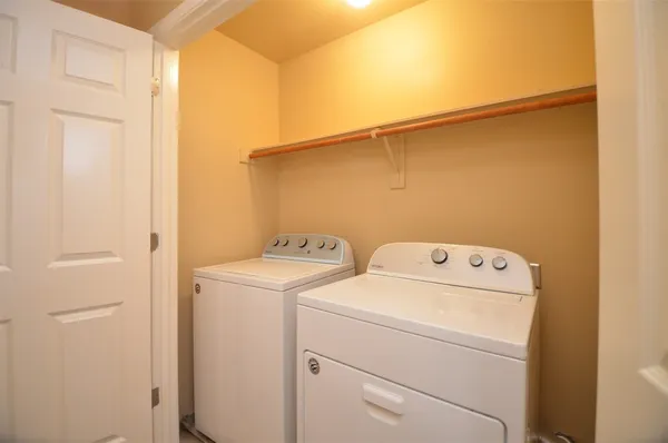 $2,400 | 2911 Meadowglen Cove, Houston, TX 77082