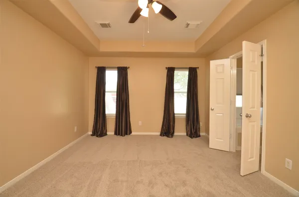 $2,400 | 2911 Meadowglen Cove, Houston, TX 77082