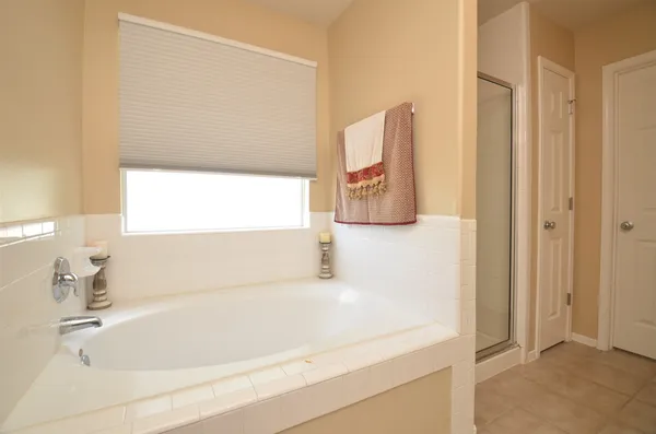 $2,400 | 2911 Meadowglen Cove, Houston, TX 77082