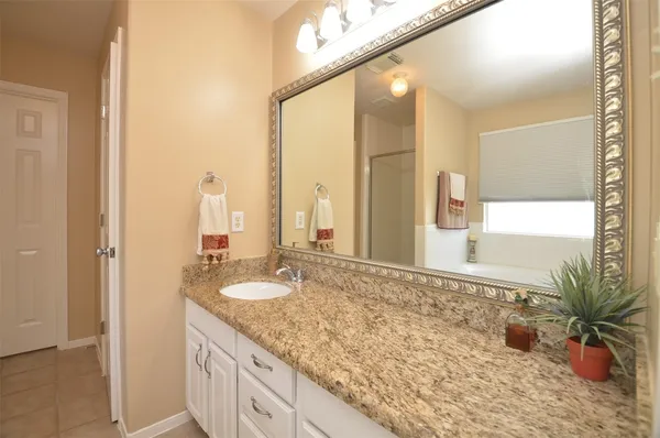 $2,400 | 2911 Meadowglen Cove, Houston, TX 77082