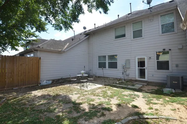 $2,400 | 2911 Meadowglen Cove, Houston, TX 77082