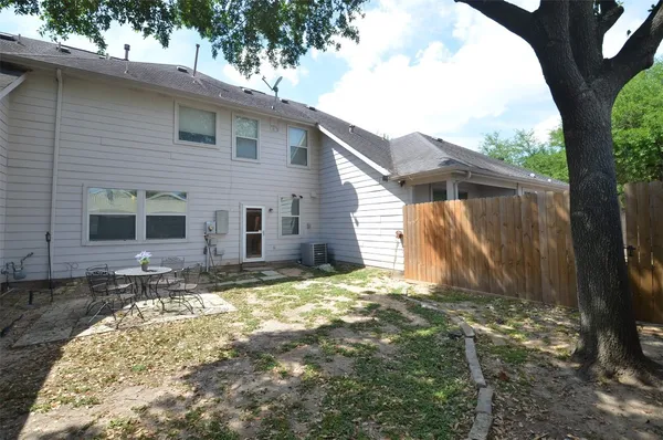 $2,400 | 2911 Meadowglen Cove, Houston, TX 77082