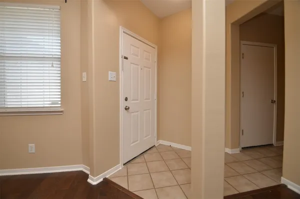 $2,400 | 2911 Meadowglen Cove, Houston, TX 77082