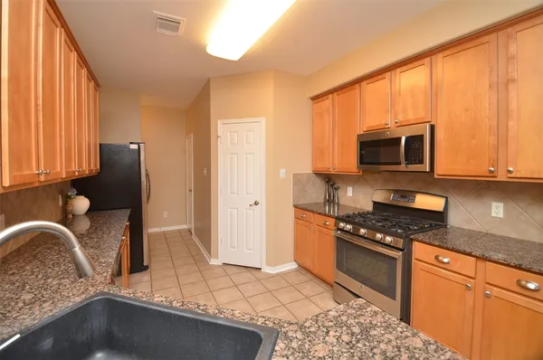 $2,400 | 2911 Meadowglen Cove, Houston, TX 77082