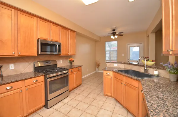 $2,400 | 2911 Meadowglen Cove, Houston, TX 77082