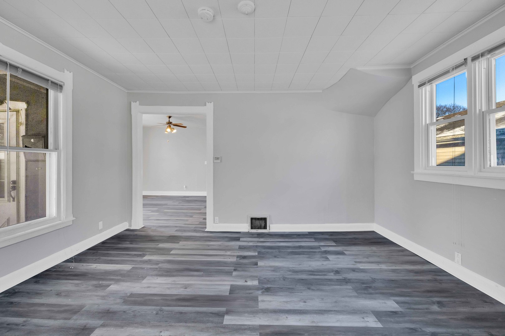 515 Orange Street Elgin, IL 60123 - Photo 5 of 28