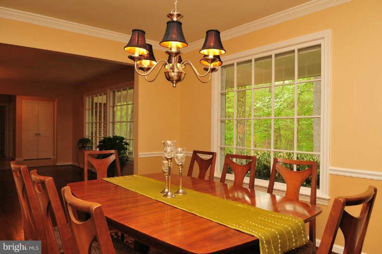 8122 Counselor Road Manassas, VA 20112 - Photo 7 of 29 Dining Room