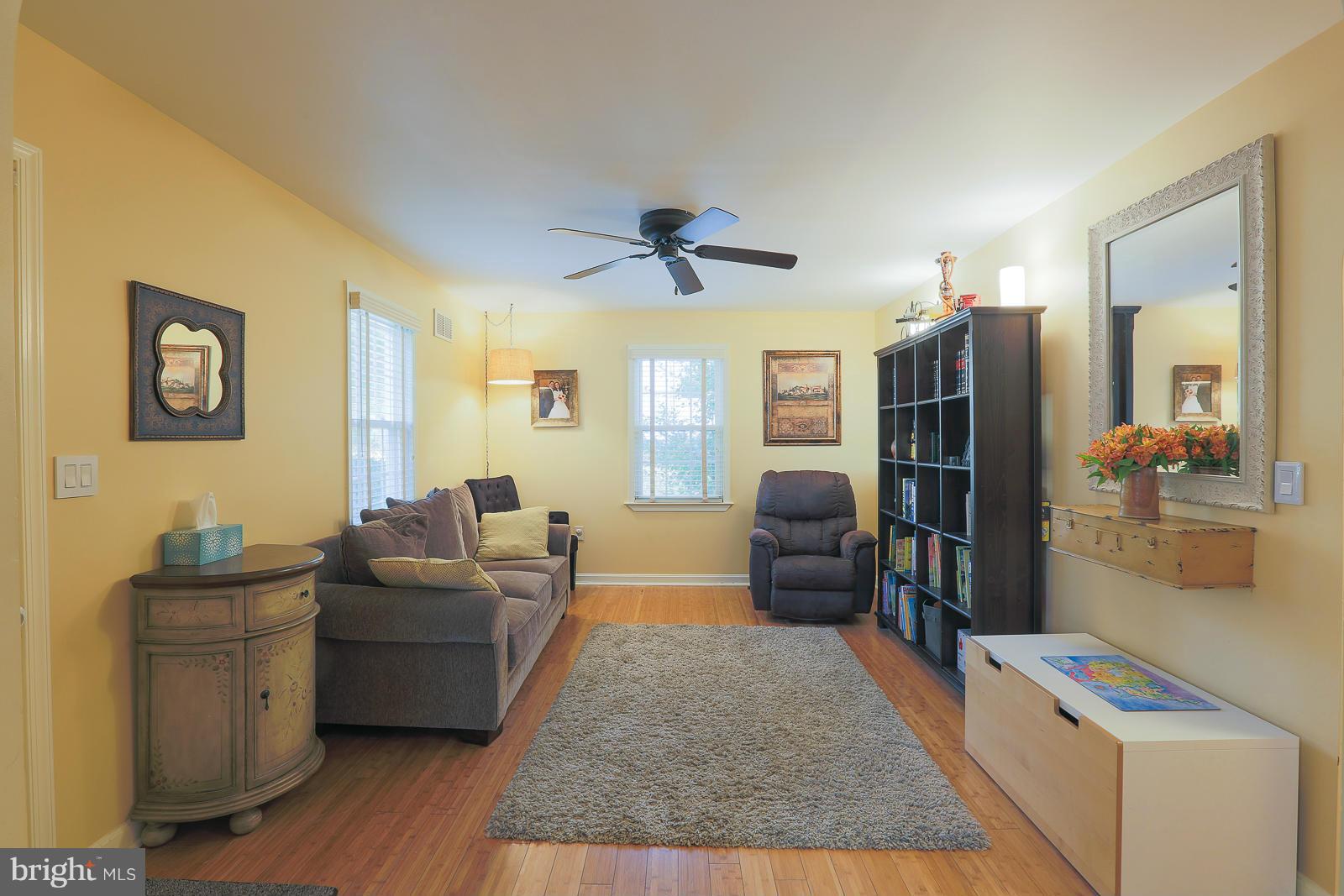 2409 Taney Road Baltimore, MD 21209 - Photo 4 of 30 Living Room