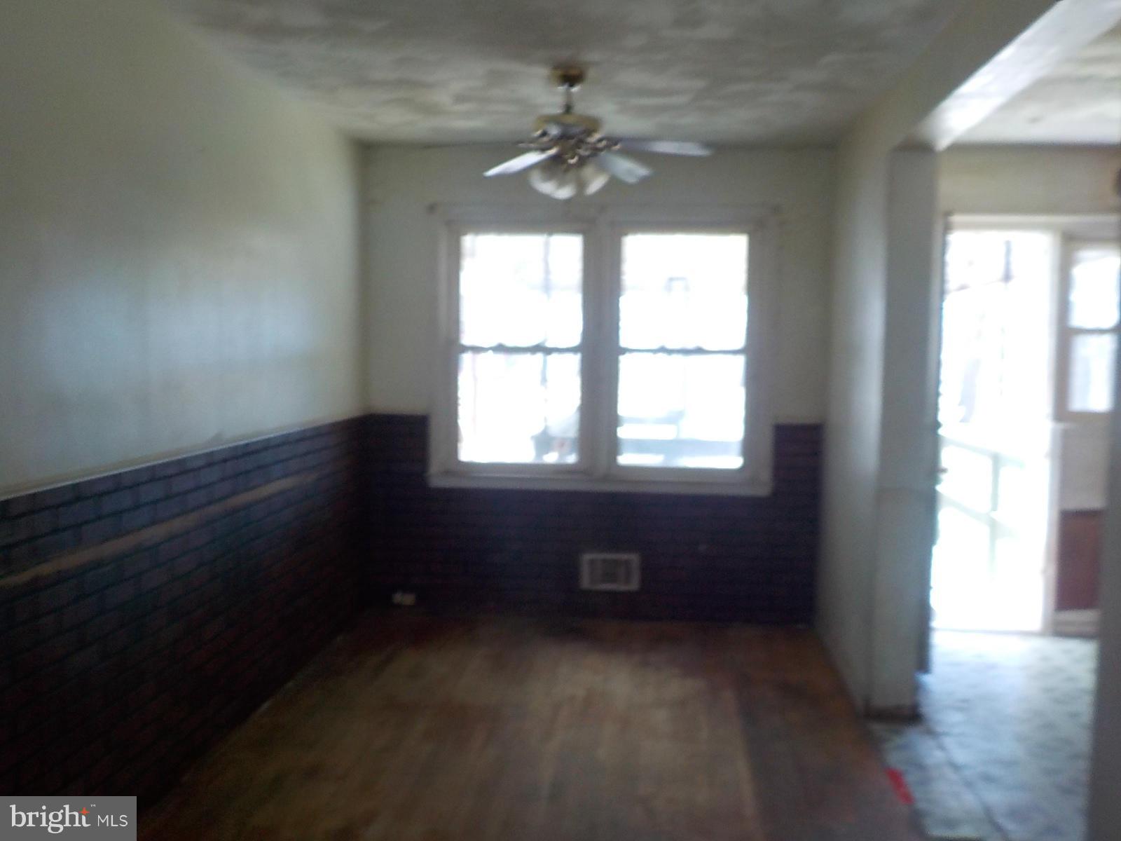 2266 Southorn Road Baltimore, MD 21220 - Photo 2 of 7 Living Room