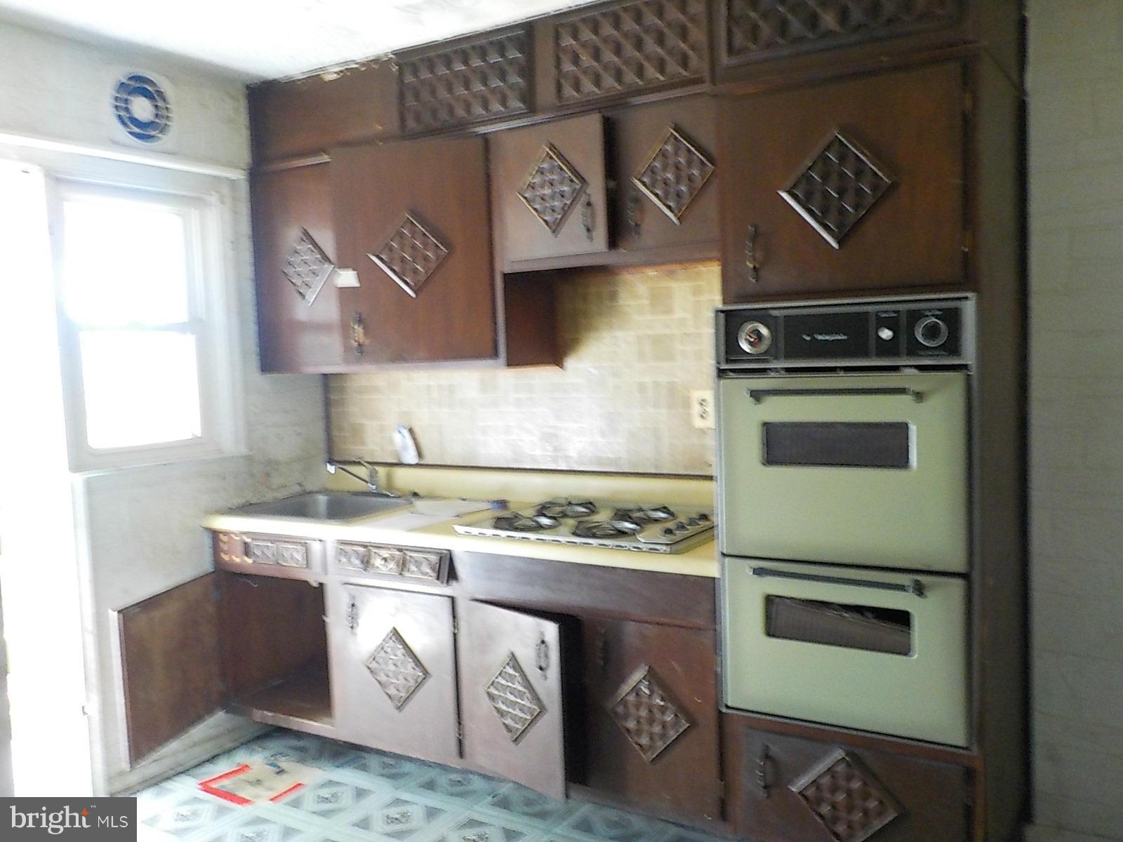 2266 Southorn Road Baltimore, MD 21220 - Photo 3 of 7 Kitchen