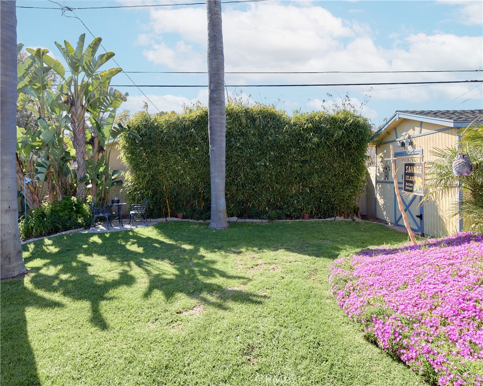 615 Bungalow Drive El Segundo, CA 90245 - Photo 13 of 28 a backyard of a house with lots of green space