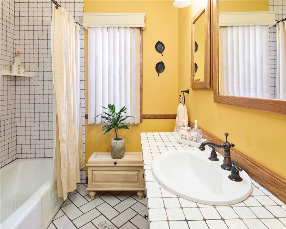 615 Bungalow Drive El Segundo, CA 90245 - Photo 17 of 28 a bathroom with a tub sink and mirror